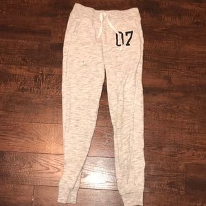 White/grey joggers